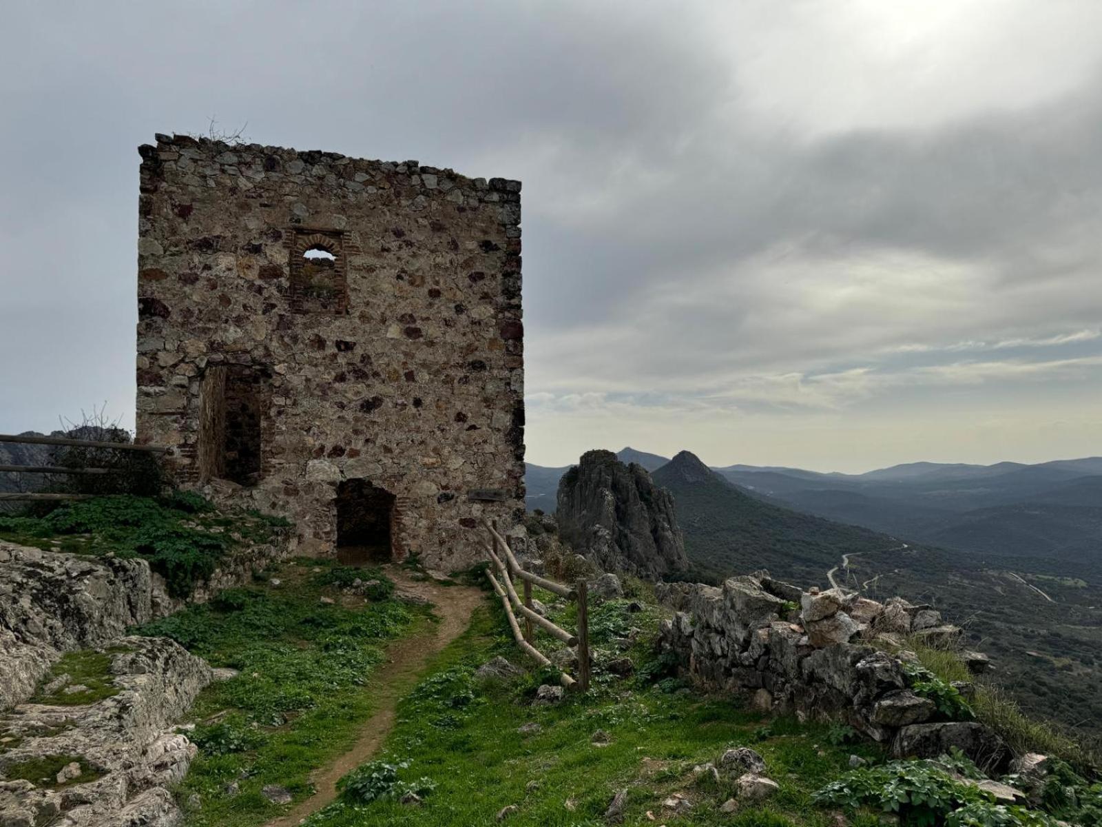 Cabañas del Castillo Alma De Villuercas旅馆 外观 照片
