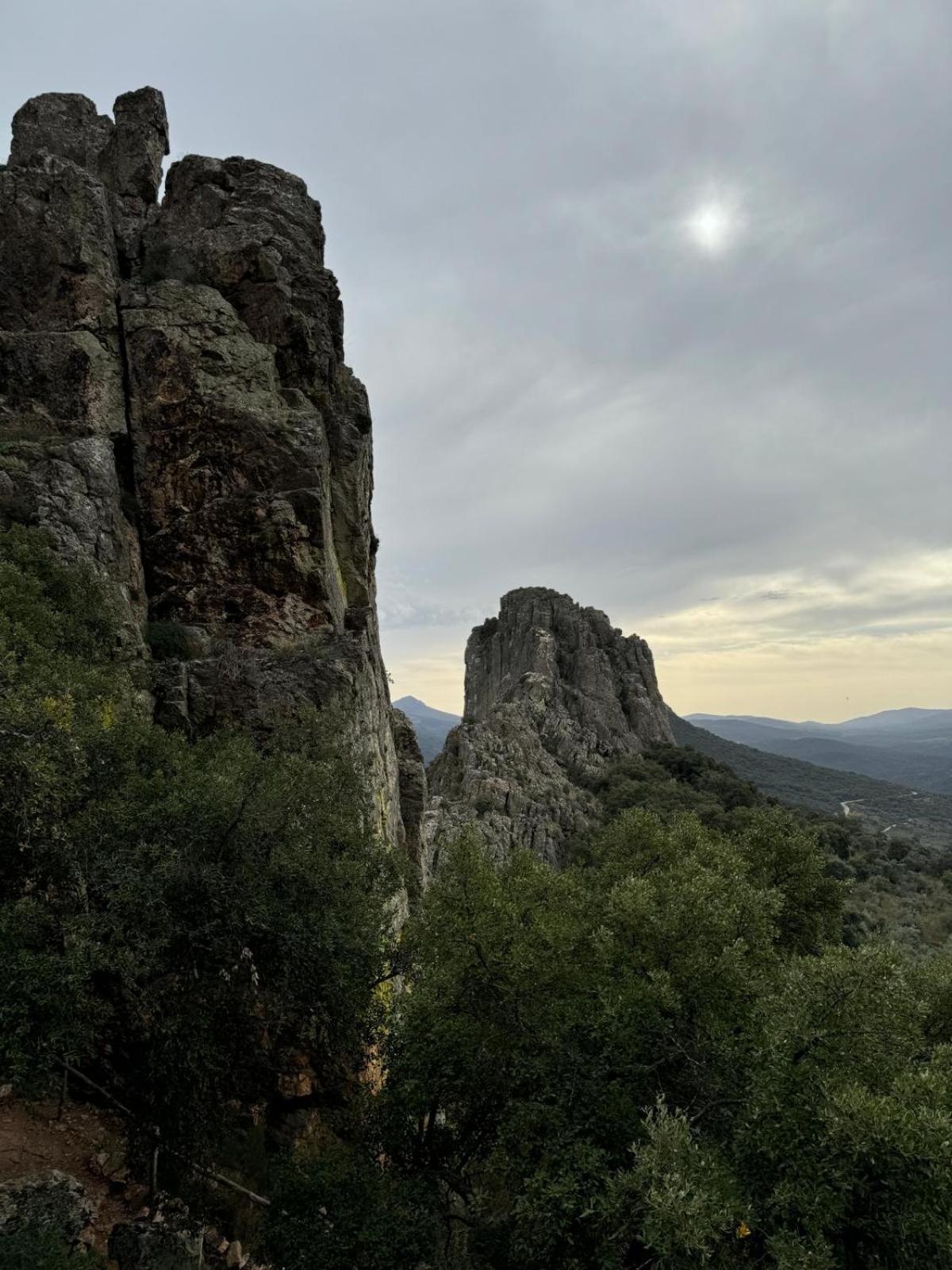 Cabañas del Castillo Alma De Villuercas旅馆 外观 照片